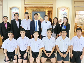 The executive team, teachers and all the
school athletes received the homily from
The Assoiate Professor of Demonstration
School of Suan Sunandha Rajabhat
University before joining the 29th Satit
Rajabhat Samphan Games 