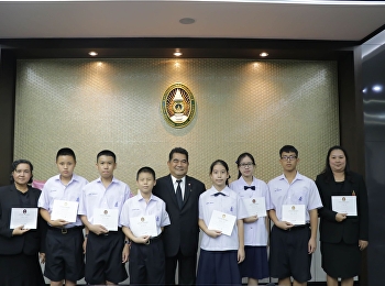 O-NET students, full scores, receive
certificates from the University
Council.