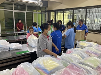 Shop Demonstration School of Suan
Sunandha Rajabhat University have
prepared school supplies for students
and parents