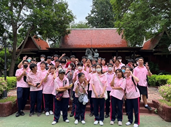 Grade 12 students went on a literary
field trip in Suphan Buri Province.
