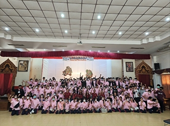 Students grade 9 traveled on field trips
in Ratchaburi province.