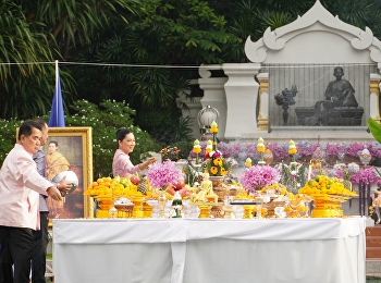 Demonstration School participated in the
ceremony of worship and merit-making for
Thaksinanupadhan on the 163rd
anniversary of the birth of Her Majesty
Queen Sunandha Kumariratana.