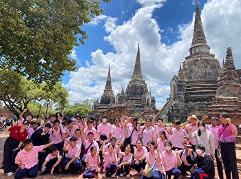 Grade 8 students go on a field trip.
Phra Nakhon Si Ayutthaya Province