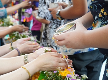 กิจกรรมสรงน้ำพระ รดน้ำขอพรผู้ใหญ่
และการละเล่นพื้นบ้าน
สืบสานประเพณีสงกรานต์ ประจำปี ๒๕๖๙