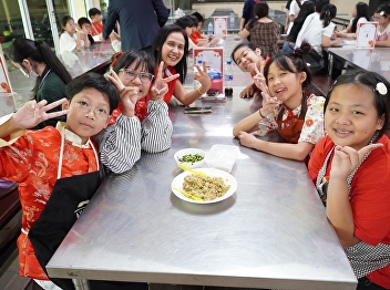 “Chinese dumpling wrapping” is more than
just delicious—it is a meaningful
learning experience.