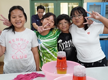 Enjoy experimenting while developing
analytical thinking like a real
scientist!