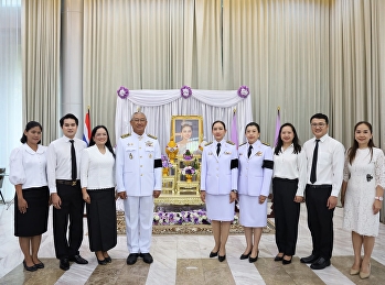 Executives and Staff of the
Demonstration School Participate in the
Ceremony to Offer Birthday Blessings to
Her Majesty the Queen on the Auspicious
Occasion of Her 4th Cycle (48th
Birthday) Celebration