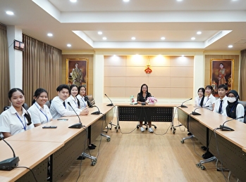 Meeting with Third- and Fourth-Year
Student Teachers for Professional
Teaching Practicum