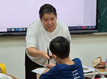 The Saturday Extra English Class at the
Demonstration School of Suan Sunandha
Rajabhat University was filled with
smiles, laughter, and the joy of
learning English.