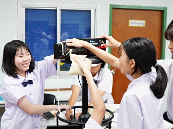 The Pre-Medical Program Classroom:
Understanding Physics Through Hands-On
Experiments!